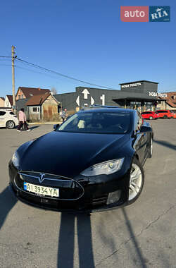 Лифтбек Tesla Model S 2015 в 