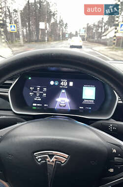 Лифтбек Tesla Model S 2015 в 