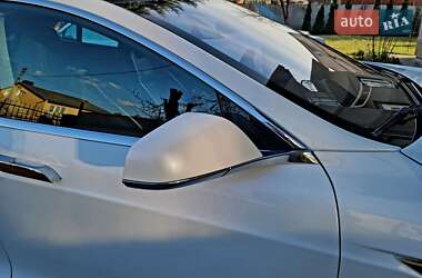 Лифтбек Tesla Model S 2015 в 