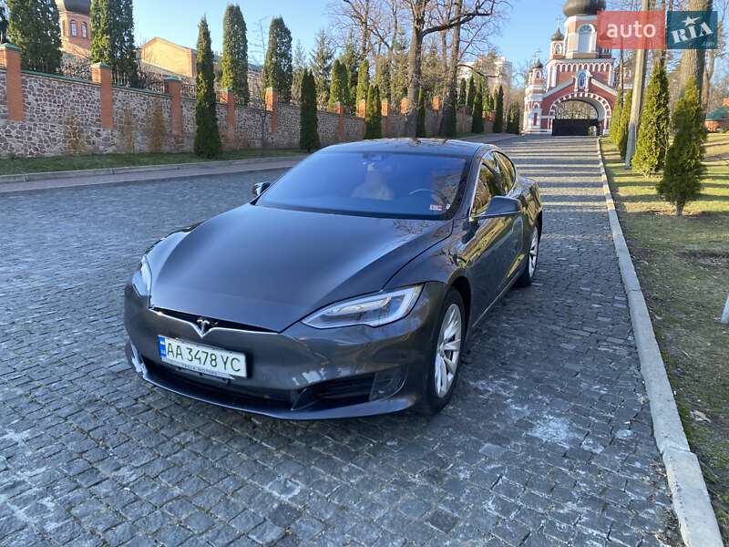 Ліфтбек Tesla Model S 2016 в Києві