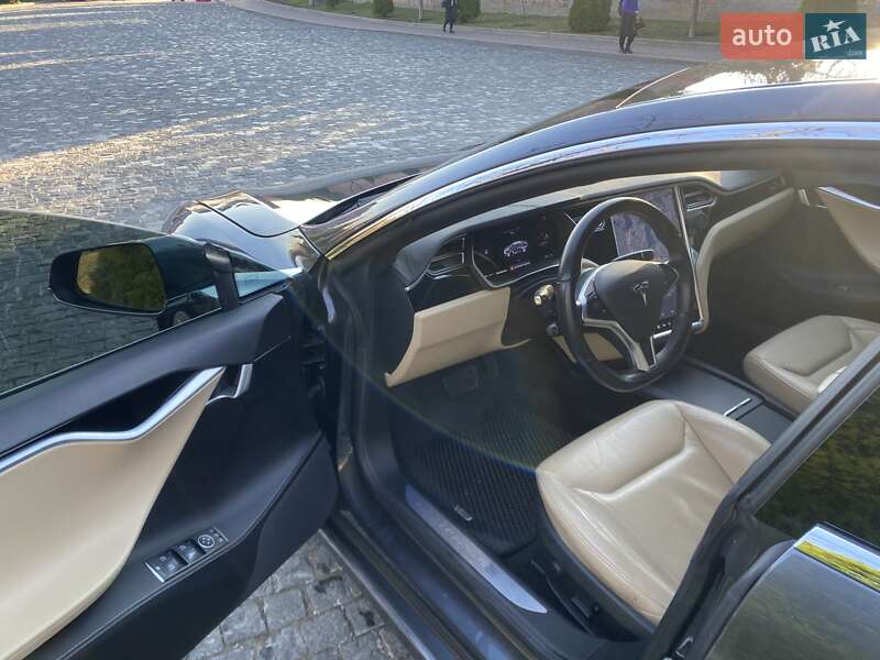 Ліфтбек Tesla Model S 2016 в Києві
