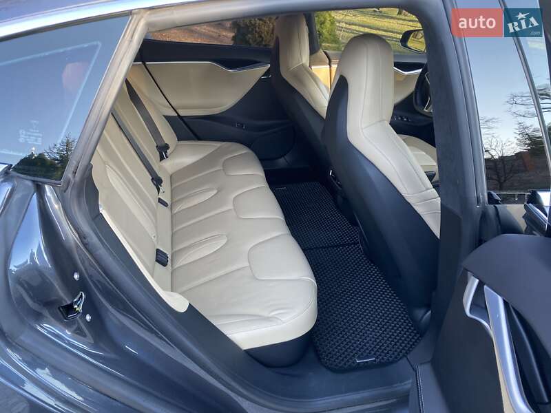 Ліфтбек Tesla Model S 2016 в Києві