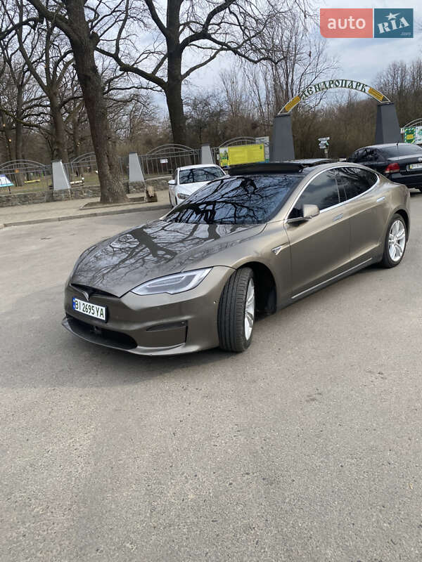 Ліфтбек Tesla Model S 2016 в Полтаві