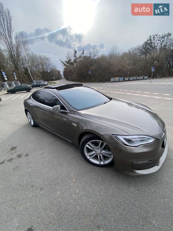 Ліфтбек Tesla Model S 2016 в Полтаві