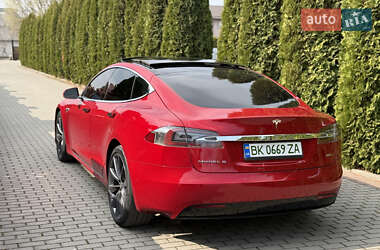 Лифтбек Tesla Model S 2016 в 