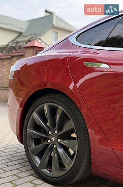 Лифтбек Tesla Model S 2016 в 