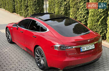 Лифтбек Tesla Model S 2016 в 