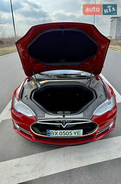 Лифтбек Tesla Model S 2013 в 