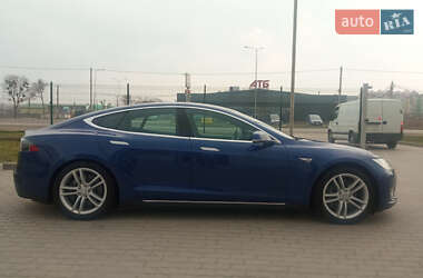 Лифтбек Tesla Model S 2015 в 