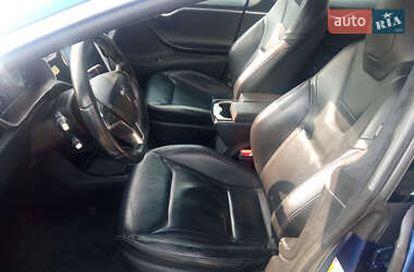 Лифтбек Tesla Model S 2015 в 