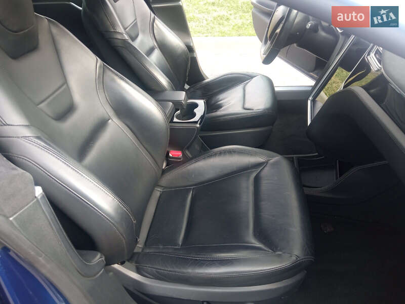 Лифтбек Tesla Model S 2015 в Радехове
