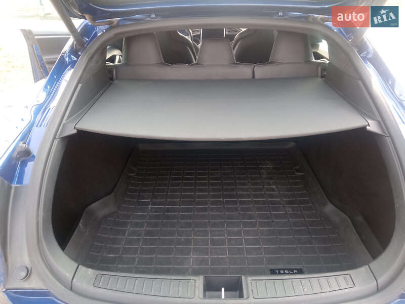 Лифтбек Tesla Model S 2015 в Радехове