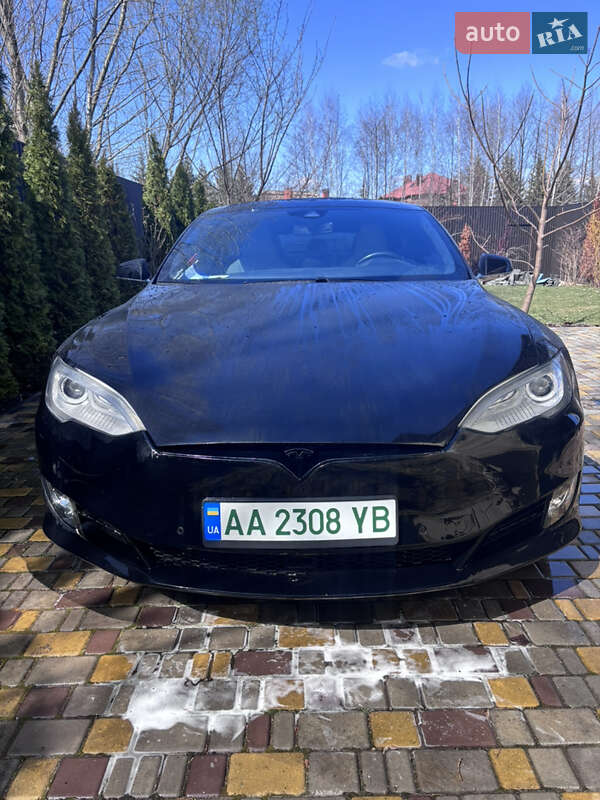 Лифтбек Tesla Model S 2015 в 