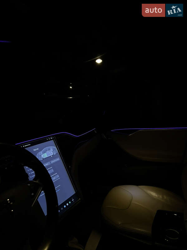 Лифтбек Tesla Model S 2015 в Киеве