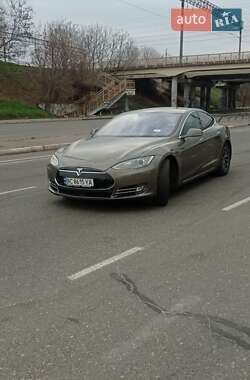 Лифтбек Tesla Model S 2016 в 