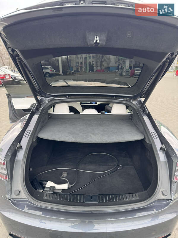 Лифтбек Tesla Model S 2021 в Киеве