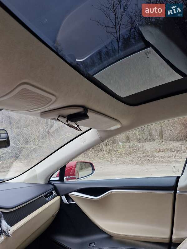 Ліфтбек Tesla Model S 2017 в Каневі
