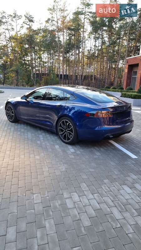 Лифтбек Tesla Model S 2021 в Киеве