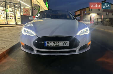 Лифтбек Tesla Model S 2015 в 