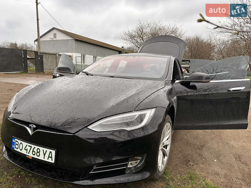 Лифтбек Tesla Model S 2016 в Тернополе