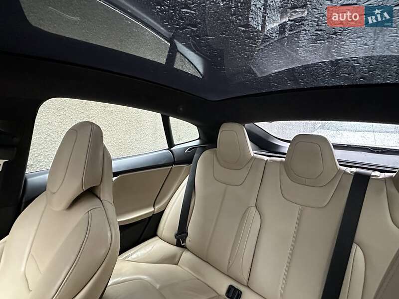 Лифтбек Tesla Model S 2017 в Тернополе