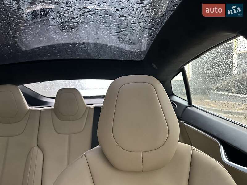 Лифтбек Tesla Model S 2017 в Тернополе