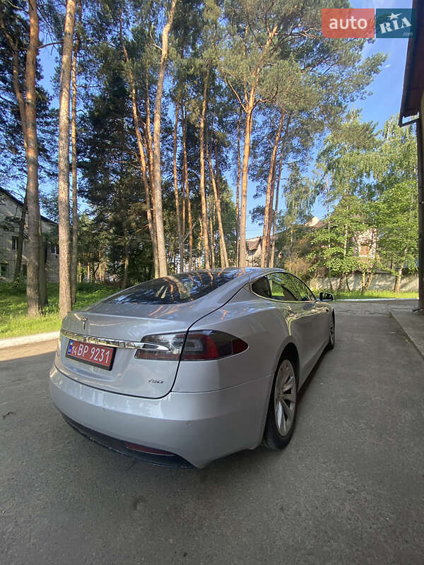 Лифтбек Tesla Model S 2016 в Львове