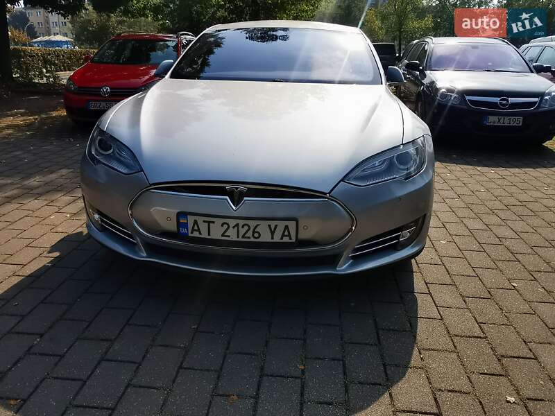 Ліфтбек Tesla Model S 2016 в Тернополі