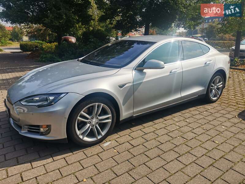 Ліфтбек Tesla Model S 2016 в Тернополі