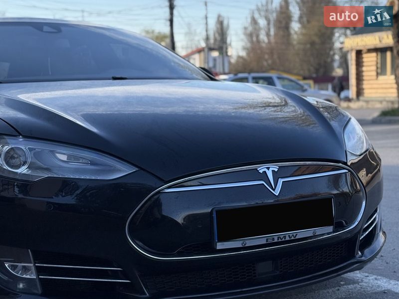 Ліфтбек Tesla Model S 2015 в Вінниці