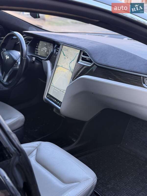Ліфтбек Tesla Model S 2015 в Вінниці