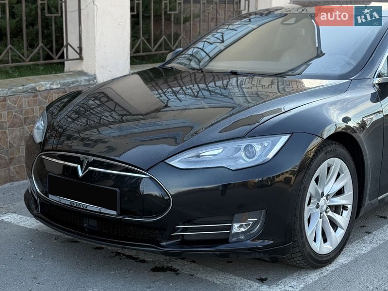 Ліфтбек Tesla Model S 2015 в Вінниці