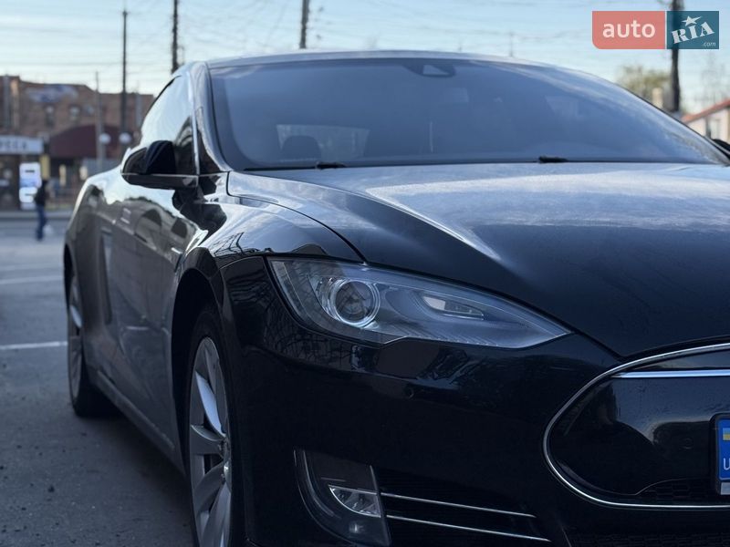 Tesla Model S 2015