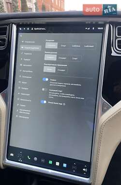 Лифтбек Tesla Model S 2015 в 