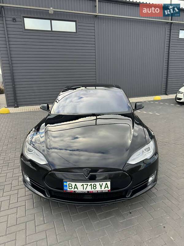 Лифтбек Tesla Model S 2016 в 