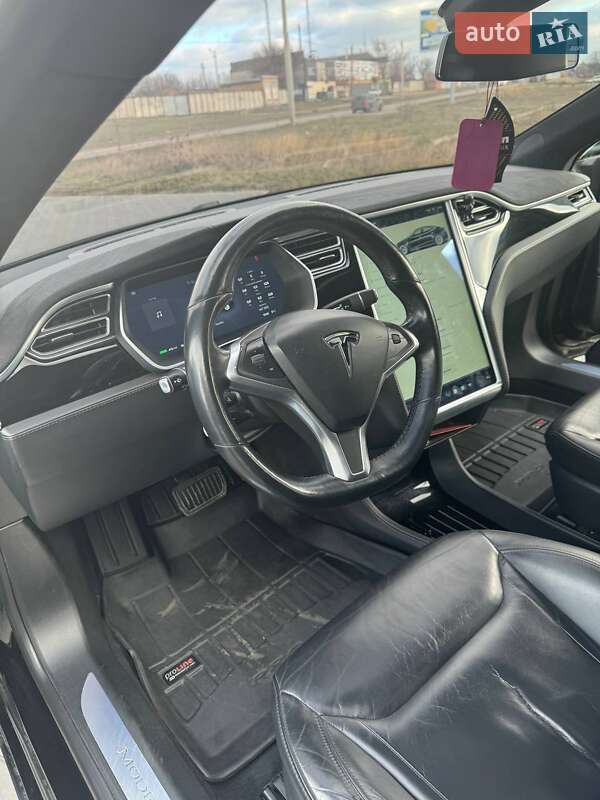 Лифтбек Tesla Model S 2016 в Кропивницком