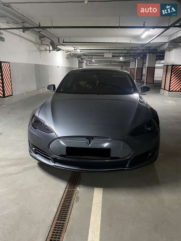 Лифтбек Tesla Model S 2013 в Киеве