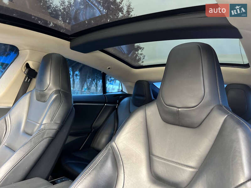 Лифтбек Tesla Model S 2015 в Киеве