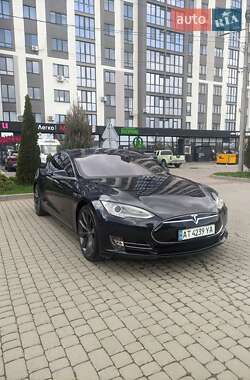 Лифтбек Tesla Model S 2013 в 