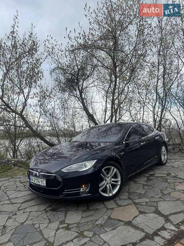 Лифтбек Tesla Model S 2015 в Киеве фото 4 Лифтбек Tesla Model S 2015 в Киеве