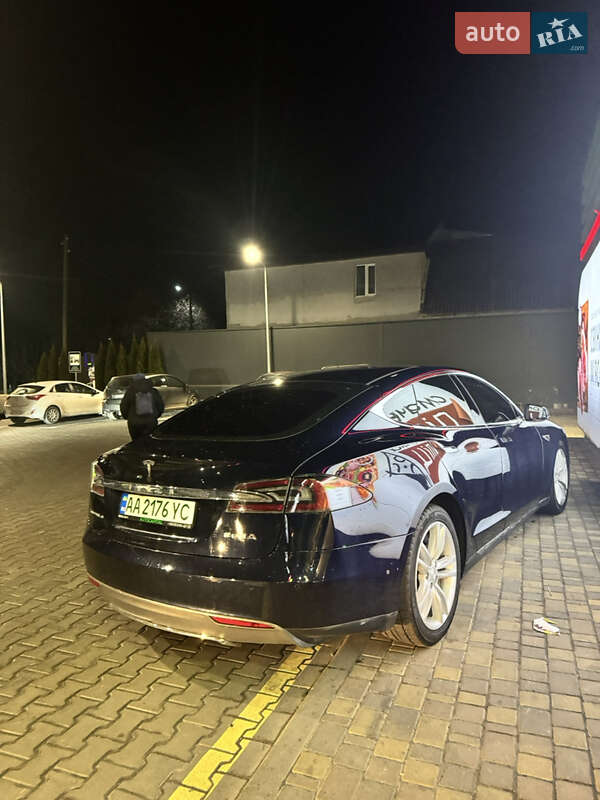 Лифтбек Tesla Model S 2015 в Киеве фото 14 Лифтбек Tesla Model S 2015 в Киеве