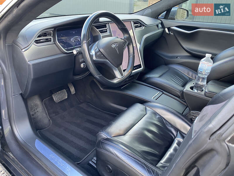 Ліфтбек Tesla Model S 2017 в Львові