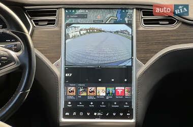 Лифтбек Tesla Model S 2014 в 