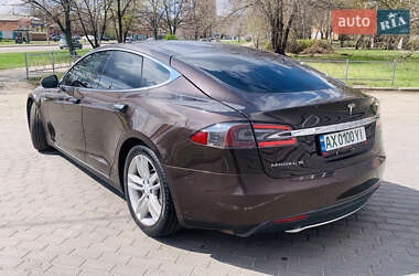 Лифтбек Tesla Model S 2013 в 