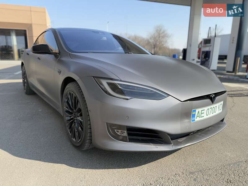 Лифтбек Tesla Model S 2016 в Днепре