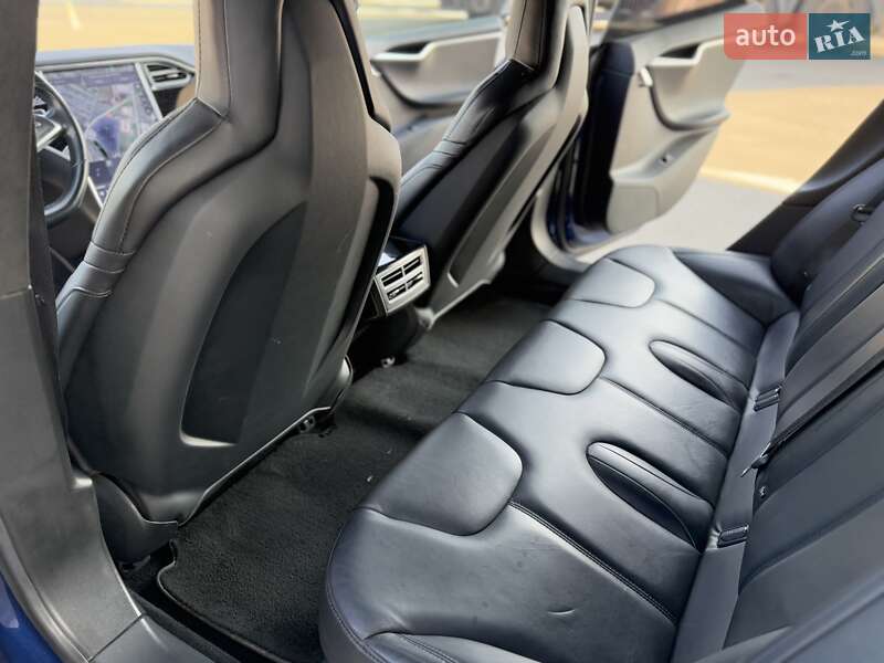 Лифтбек Tesla Model S 2016 в Днепре