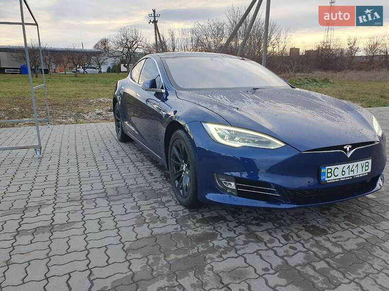 Лифтбек Tesla Model S 2018 в Львове
