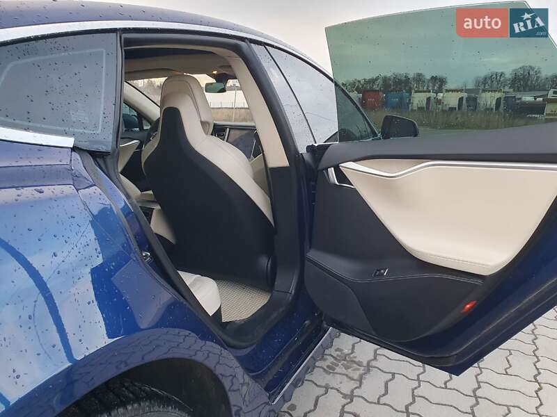 Лифтбек Tesla Model S 2018 в Львове