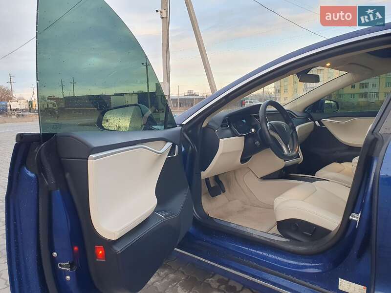 Лифтбек Tesla Model S 2018 в Львове