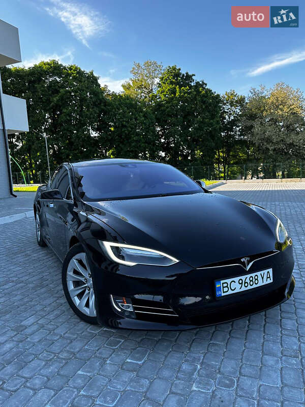 Лифтбек Tesla Model S 2016 в Львове